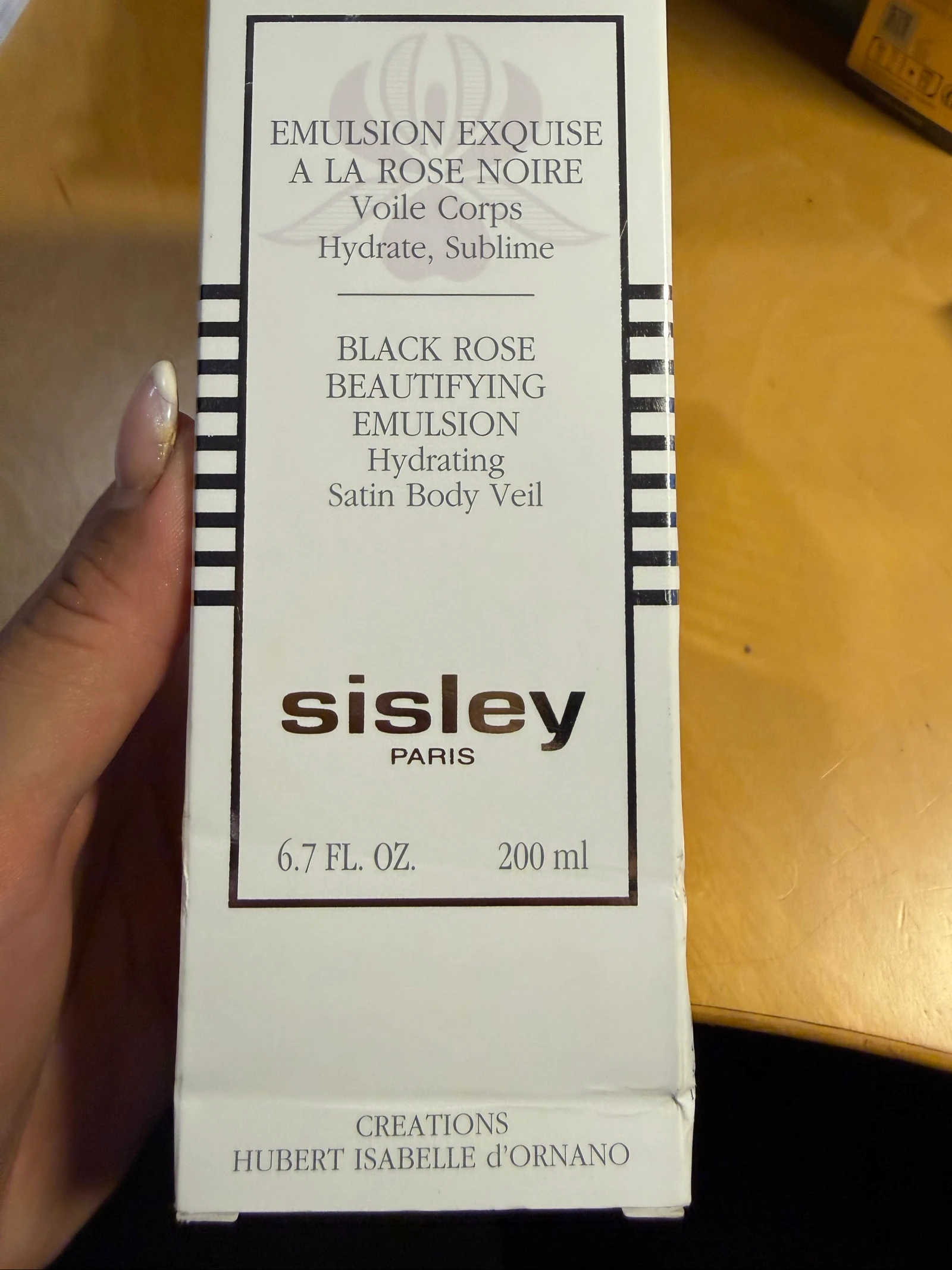 Émulsion Exquise à la Rose Noire